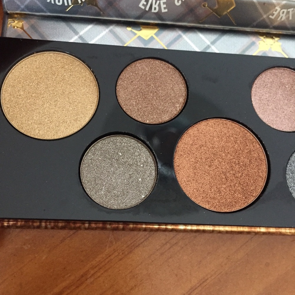 MAC Qween Supreme Eyeshadow Palette - Picture 10 of 16